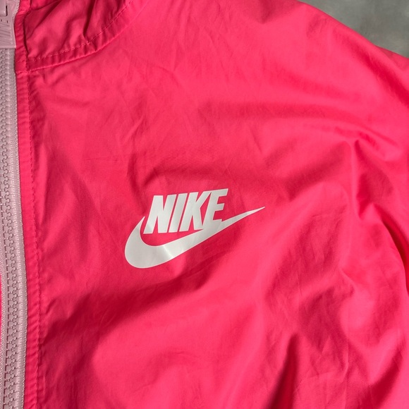 Nike Pink and White Windbreaker Jacket🩷🤍 - Picture 3 of 7